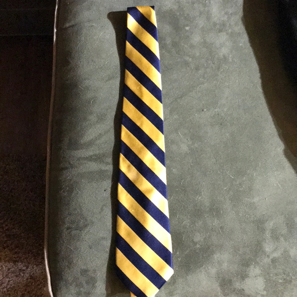 Chaps tie navy and gold stripe